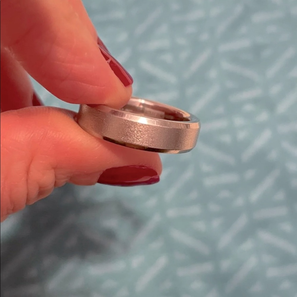 Men’s wedding band. Size 9